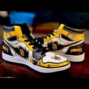 SOLD Mens 11/12 Padres Sneakers